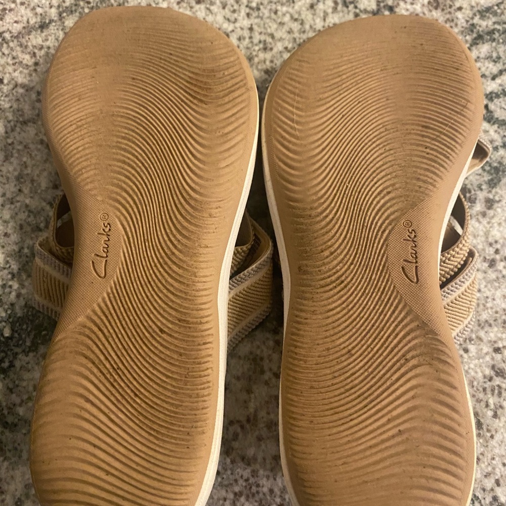 Clarks sandals - Picture 3 of 4